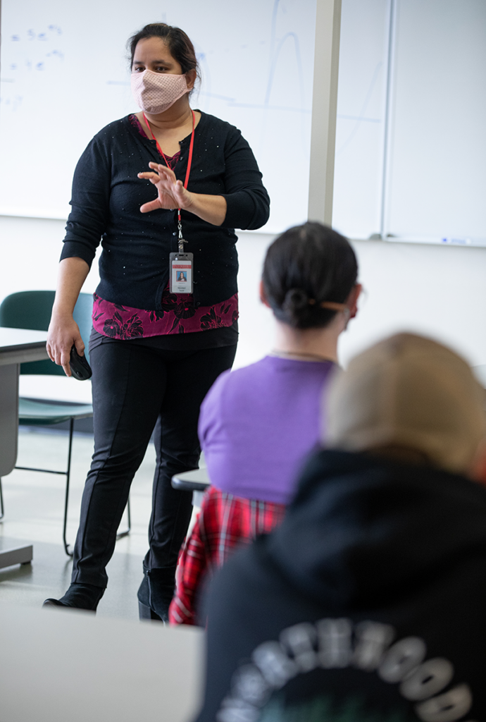 Noureen Sajid, Senior Instructor, Electrical Engineering