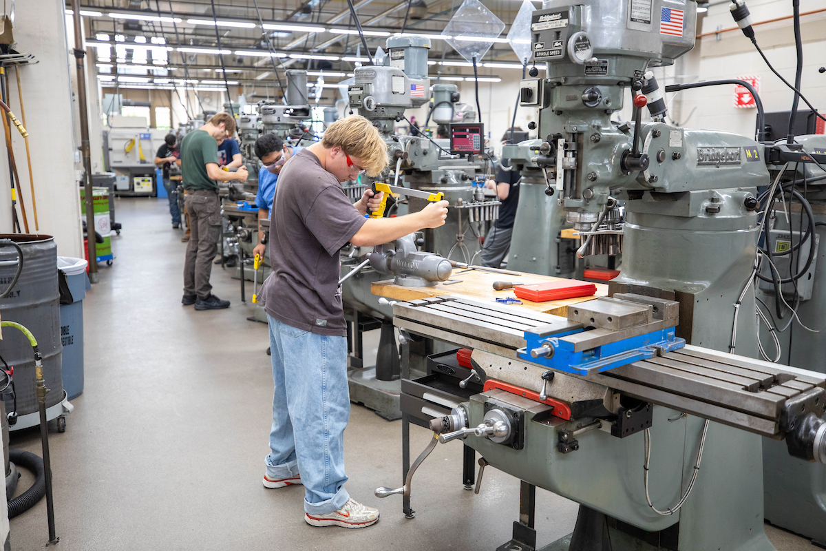 Students work on the manual mills in the Machine Shop at Dunwoody College of Technology.