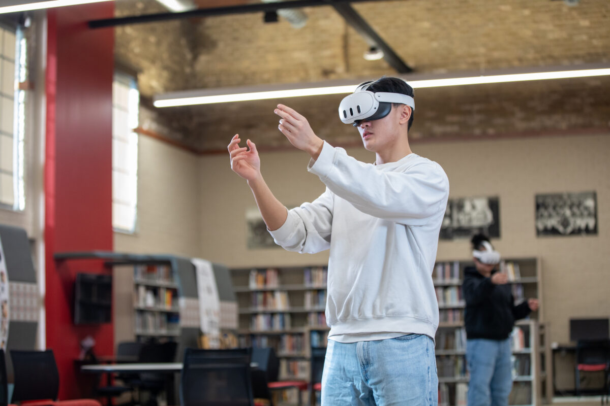 Student uses a headset to access a Dunwoody Immersive lab.