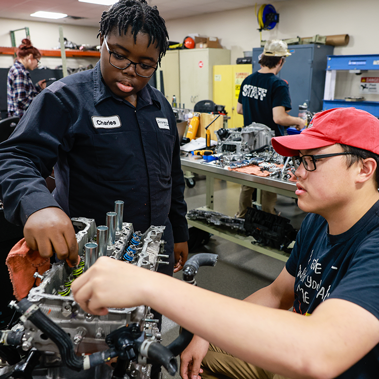 Toyota’s Technician Training & Education Network students in lab.